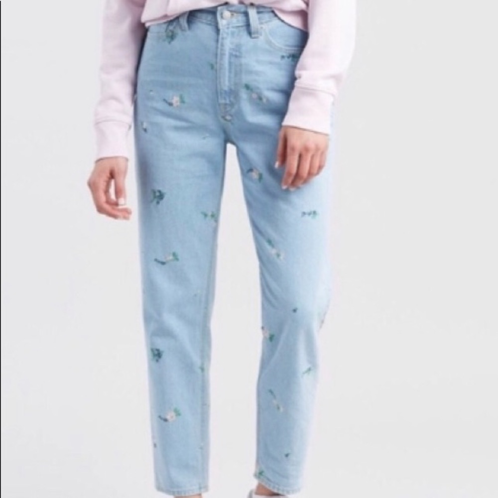 Levi’s floral mom jean. Size 25.